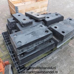 Aanrijblokken, Rubber met staalplaat rug (32)28